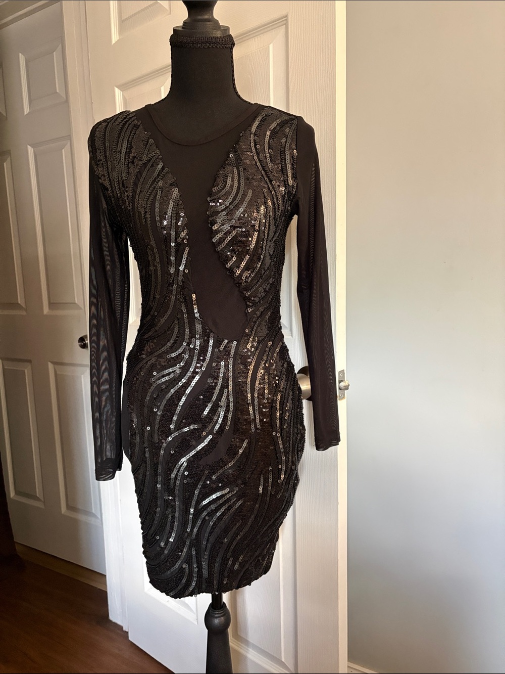 Black Sequin Long-Sleeve Mesh Bodycon Cocktail Party Dress